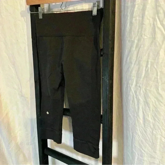 Lululemon Black Capri Leggings - Picture 5 of 8